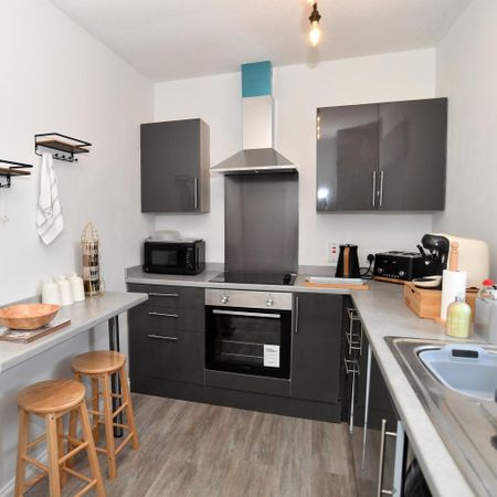 3 bedroom semi-detached house to rent - Photo 3