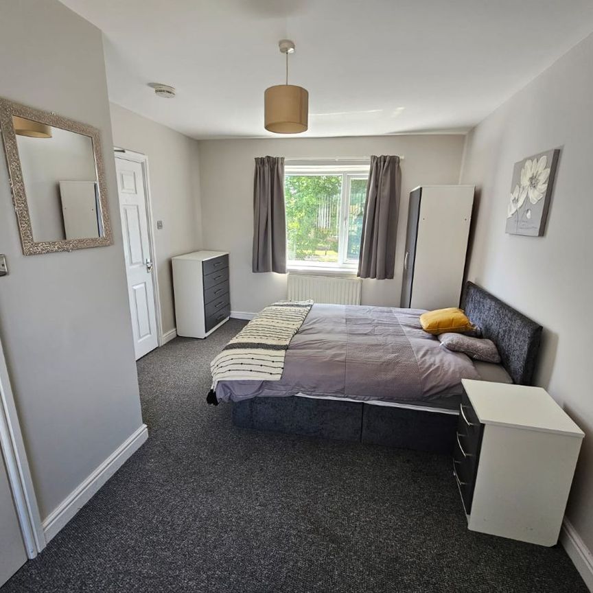 Room 3, 85 Doncaster Road - Photo 1