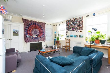 3 bedroom plus lounge located minutes to Caledonian tube station - Photo 3