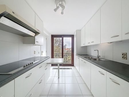 Appartement te huur in Ixelles - Photo 2