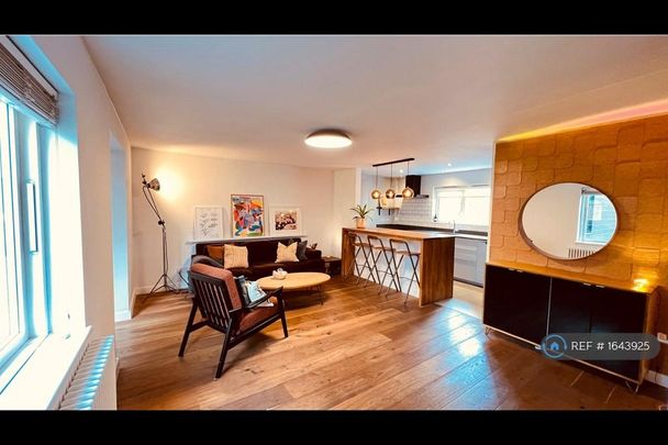 3 bedroom flat to rent - Photo 1