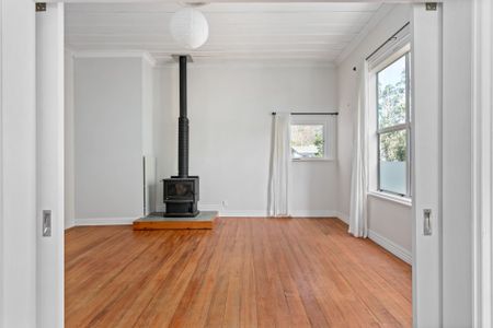 Large Four Bedroom Home! - Photo 3