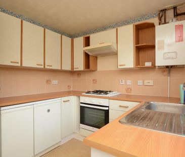 3 bedroom semi-detached house to rent - Photo 6