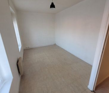 Location Appartement 2 pièces 38m² MAUBEUGE 59600 - Photo 1