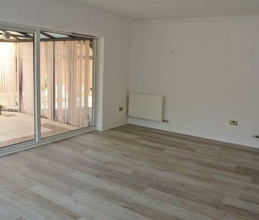 4 bedroom semi-detached house to rent - Photo 2