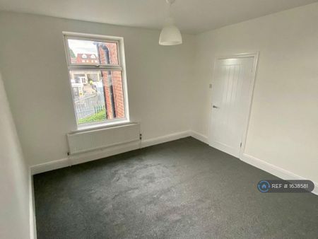 3 bedroom end of terrace house to rent - Photo 2