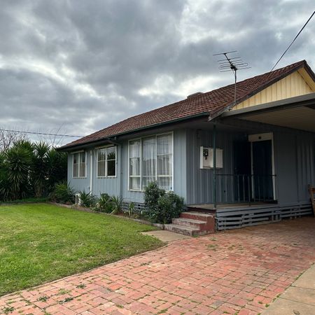 Three Bedroom House - Photo 4