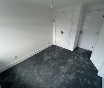 Spinners End Drive, Cradley Heath, West Midlands - Photo 4