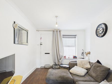 2 bedroom terraced house to rent - Photo 2