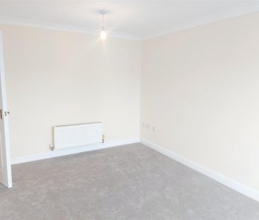 3 bedroom Semi-detached house to rent - Photo 6