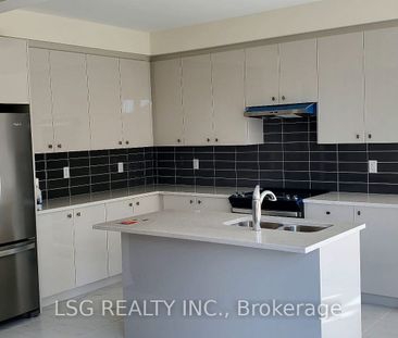 For Lease - 209 Thompson Drive, East Gwillimbury, Ontario - Photo 6