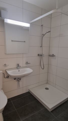 4 pièces lumineux de 100 m² au 3ème étage – rénové avec 2 salles de bains - Foto 2
