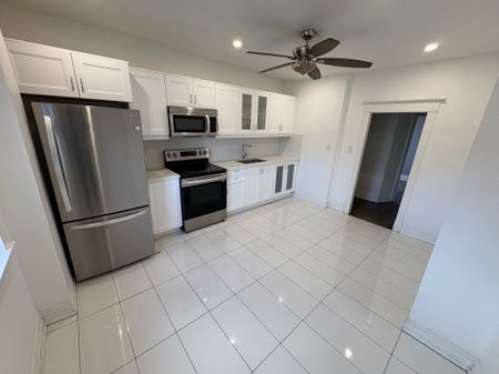 For Lease - 722A Queen Street, Toronto, Ontario - Photo 4