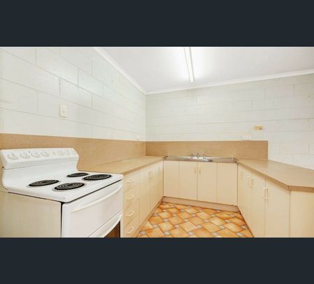 Unit 4/16 Primrose St, North Ward, Qld 4810 - Photo 2