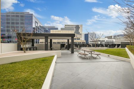 Move-In Ready: Inner City Lifestyle - Photo 4