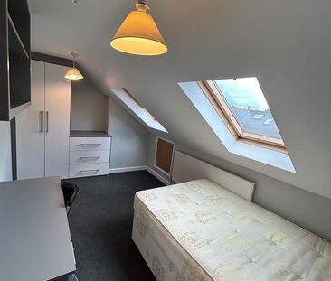 6 bedroom terraced house to rent - Photo 3