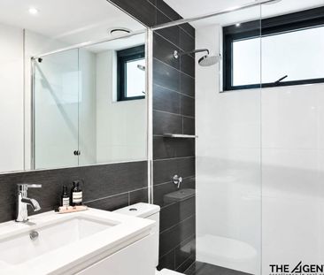 Stylish St Kilda Living with Two Private Courtyards Opposite Albert... - Photo 6