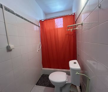 Location Appartement 2 pièces 33m² LES ABYMES 97139 - Photo 3