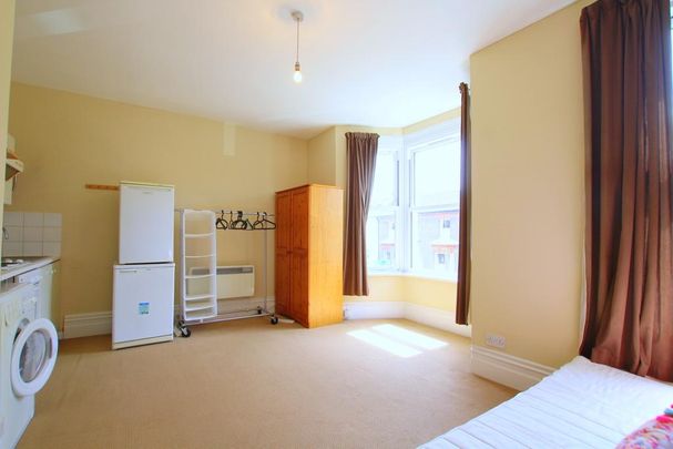 Studio to rent - Photo 1