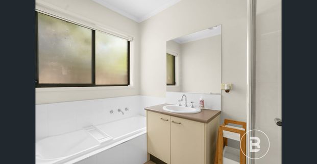 MODERN FAMILY LIVING IN THE CHASE ESTATE - Photo 1