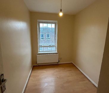 4 bedroom terraced house to rent - Photo 3