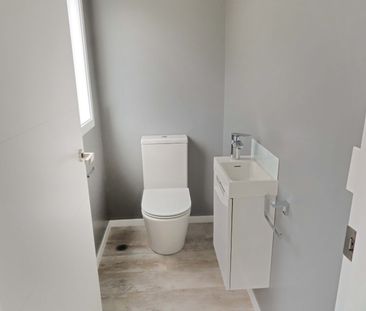 Stokes Valley - Photo 2