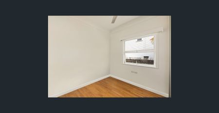 Charming 1950's Cottage - Photo 3