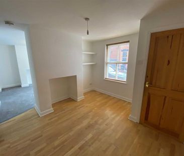 3 bedroom end of terrace house to rent - Photo 1