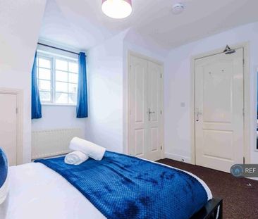 4 bedroom semi-detached house to rent - Photo 5