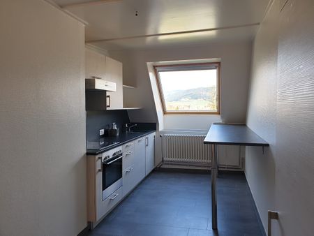 Grand appartement de 4,5 pièces avec ascenseur au centre du village - Photo 4