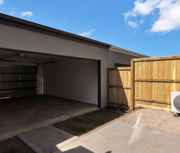 BRAND NEW TARNEIT TOWNHOUSE - Photo 3