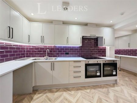 studio to rent Shinwell Walk, Henderson Road, Crawley, West Sussex, RH11 - Photo 3