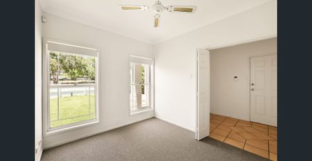 Large Family Home in Ascot School Zone - Photo 4