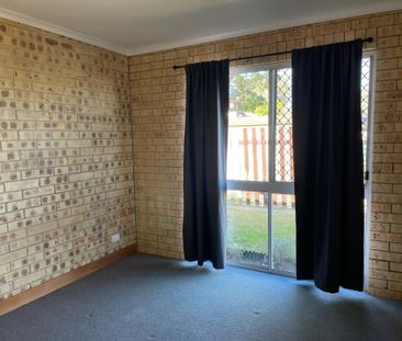 Two bedroom unit with A/C - Photo 3