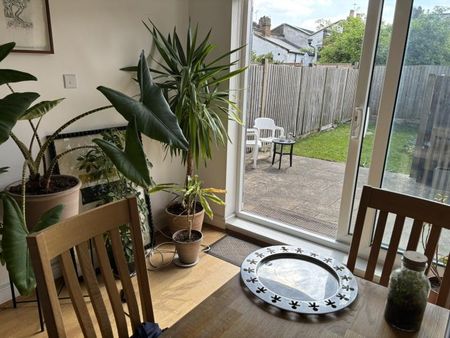 Huge Room to Rent in West London - Photo 4