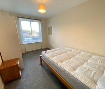 3 bedroom flat to rent - Photo 3