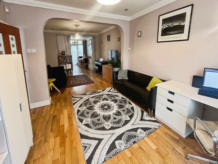 4 bedroom House To Let - Photo 2