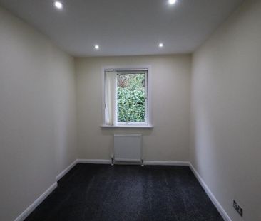 3 bedroom flat to rent - Photo 4