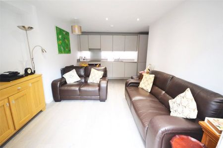 1 Bedroom Flat / Apartment - St Clement Street, Winchester - Photo 3