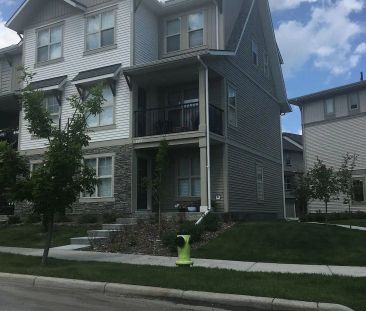 Cozy End Unit Two Bedroom Townhouse with Double Car Garage — 2 Bedr... - Photo 1