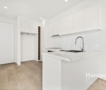 Spacious 3-Bedroom Home with Modern Amenities in Wollert - Photo 4