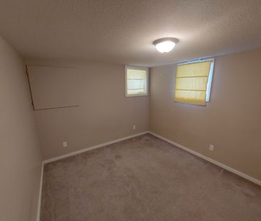 Free Rent !! Cozy 2 Bedroom. 1 Bathroom Basement Suite. - Photo 6