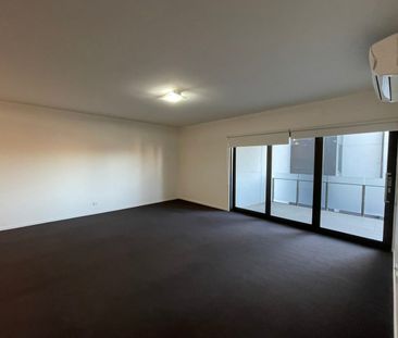 SPACIOUS 2 BEDROOM APARTMENT IN WESTALL AREA.... - Photo 1