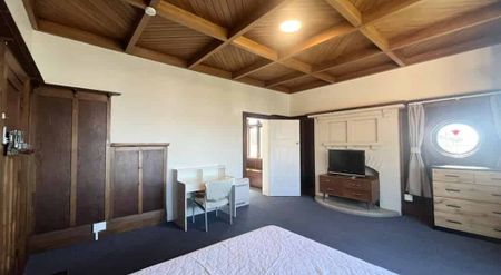 Newly Renovated Self-Contained Apartment - Photo 3