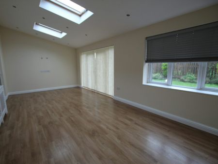 Detached house to rent on - Photo 4