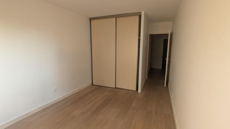 Location Appartement 4 pièces 100m² BORDEAUX 33000 - Photo 3