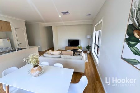 Spacious 4-Bedroom Family Home in Harpley Estate - Werribee - Photo 2
