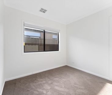 Near new 4 bedroom family home! - Photo 4