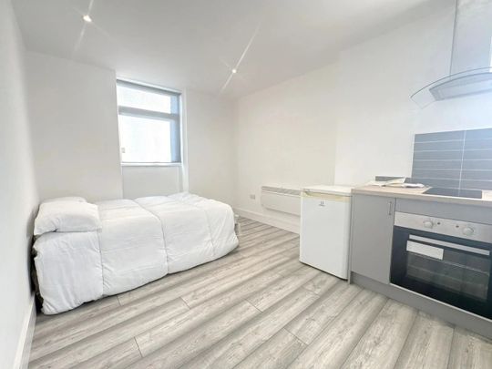 1 Bed Flat, Dunstable Road, LU4 - Photo 1
