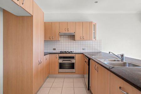 Apartment With Breath Taking Water Views! - Photo 5